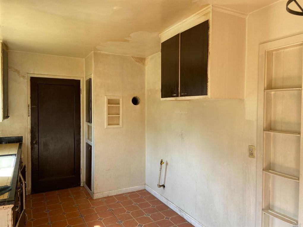 2532 Sonoma St.